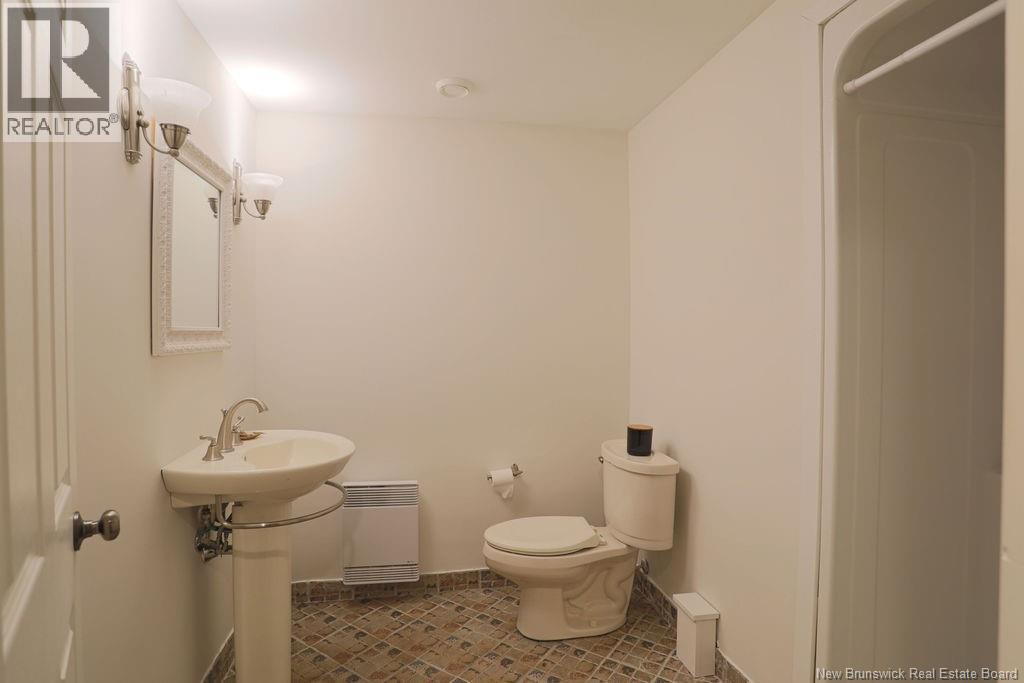 38 Colchester Drive - 40