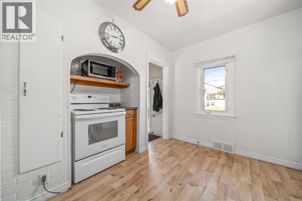350 4 Street SW - 6