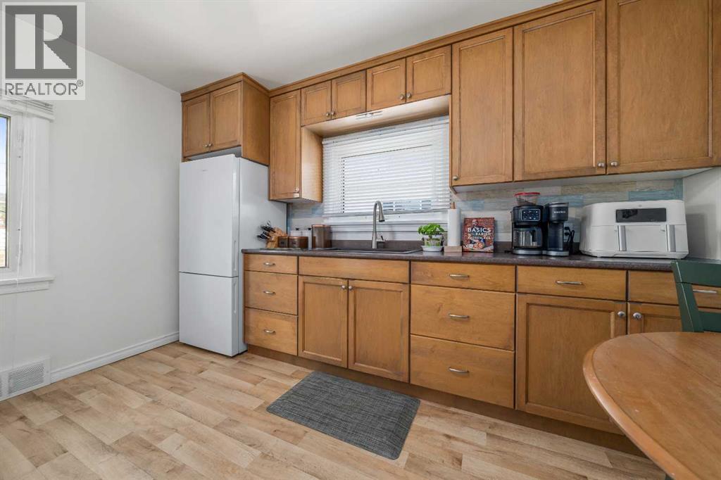 350 4 Street SW - 4