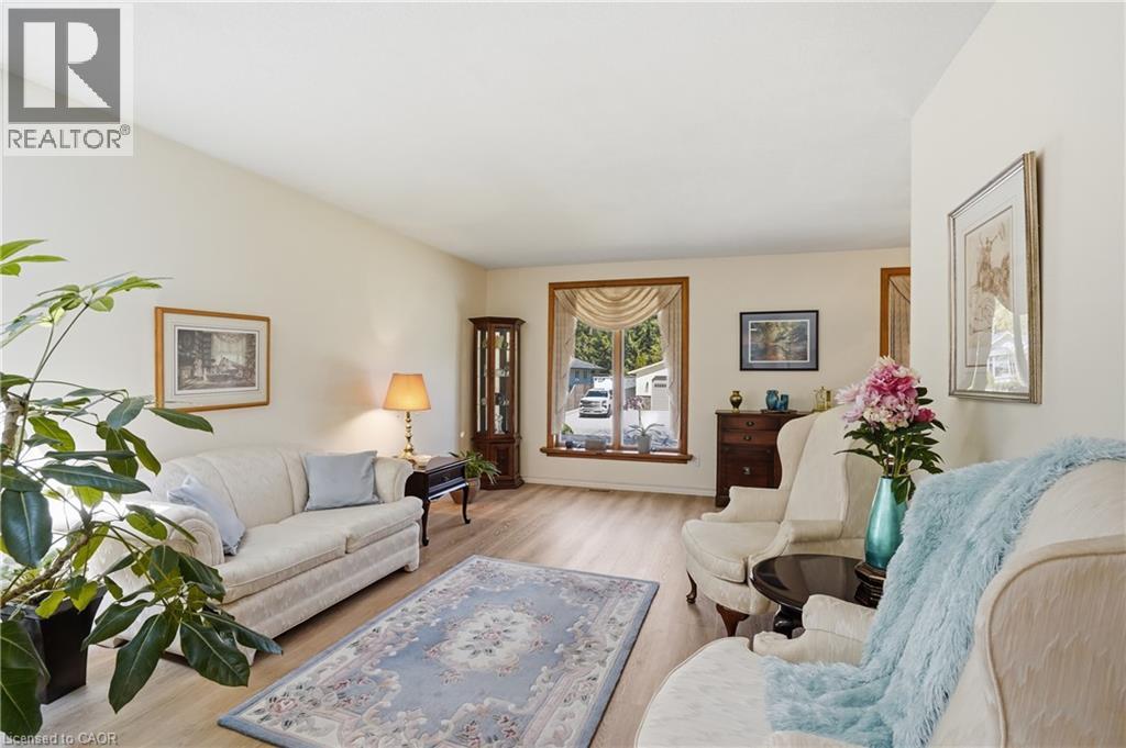 13 FALLINGBROOK Drive - Image 2