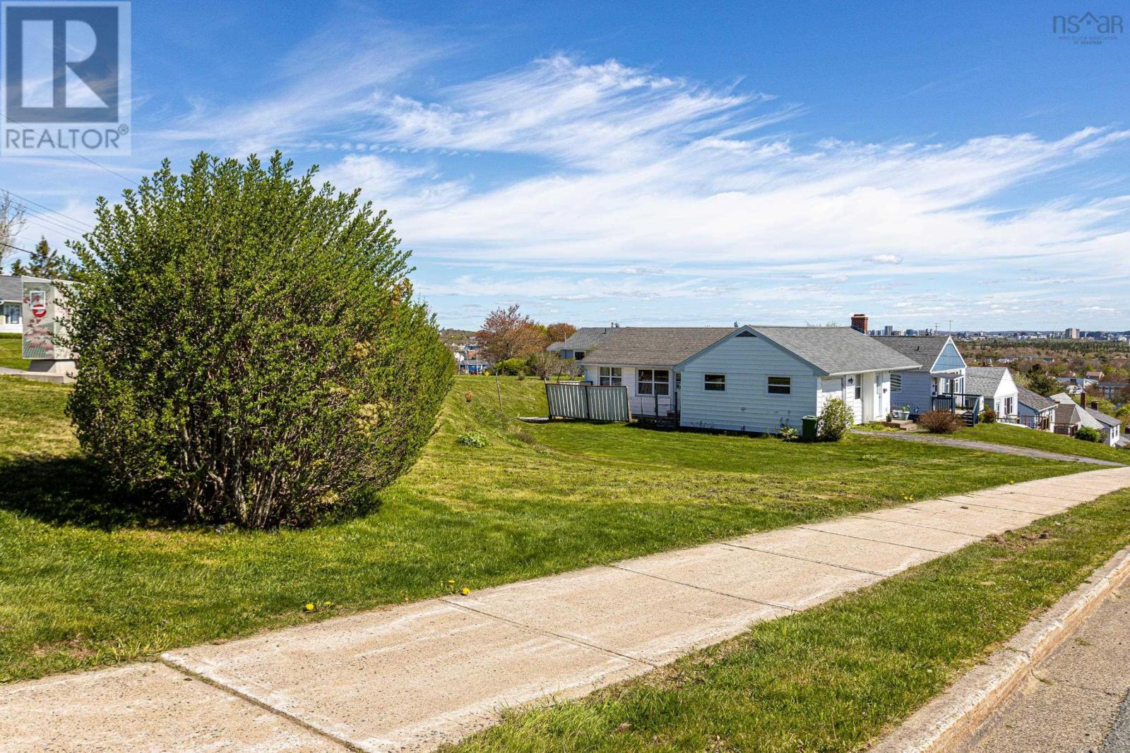 Property 24 of 25 of 32 Arvida Avenue