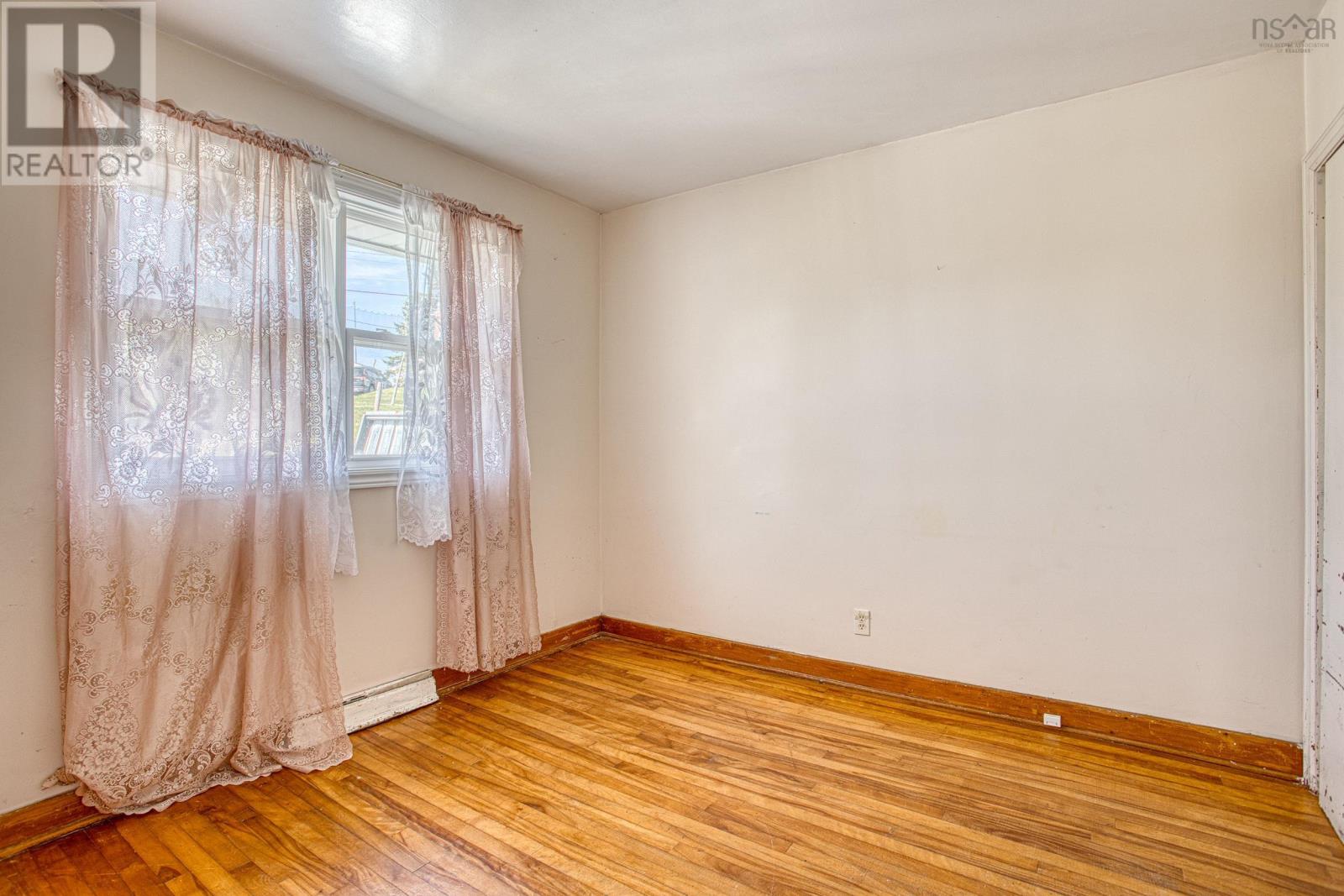 Property 21 of 25 of 32 Arvida Avenue