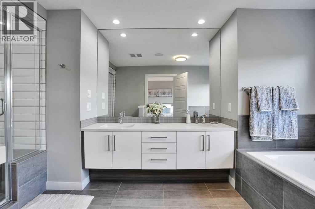 4405 20 Avenue NW — photo 34