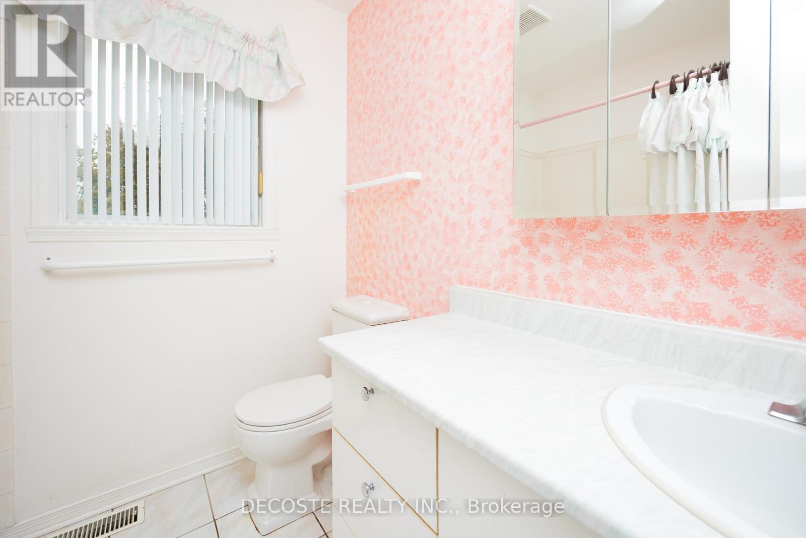 51 SANDFIELD AVENUE N - 15