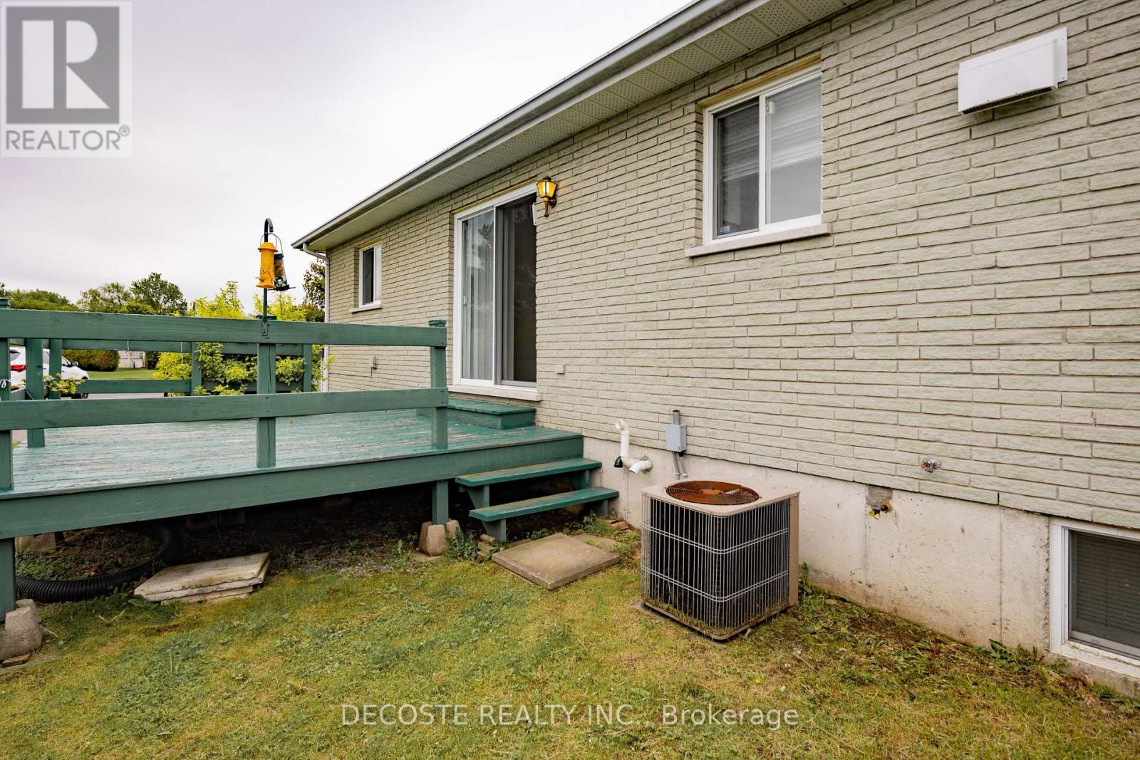 51 SANDFIELD AVENUE N - Image 3