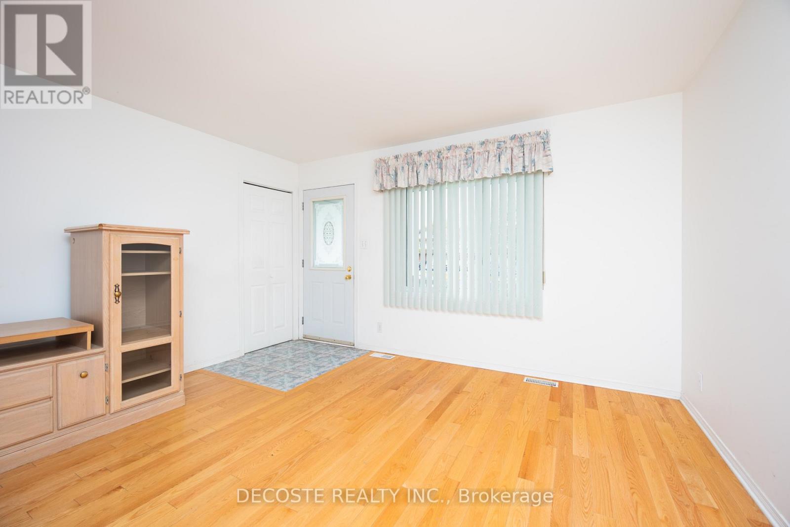 51 SANDFIELD AVENUE N - 5