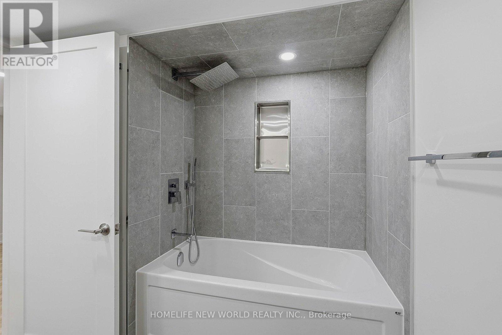1842 DUNDAS STREET E - 23