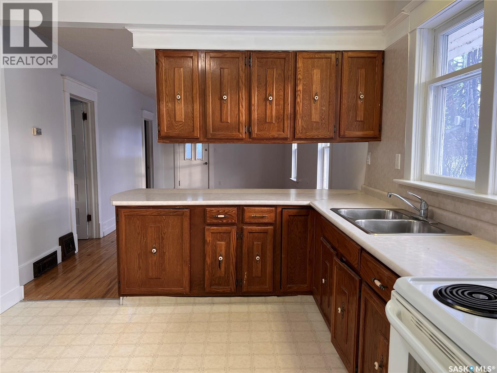 215 7th STREET E - photo 3