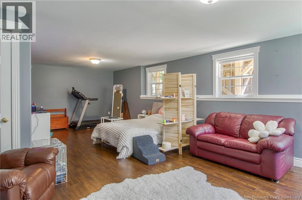 24 Leah Boulevard - 36