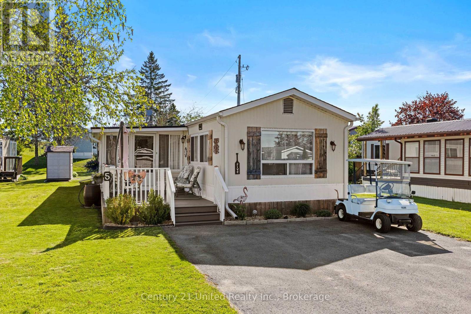 5 HILLCREST DRIVE - 1