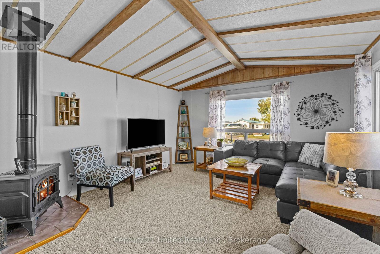 5 HILLCREST DRIVE - 15
