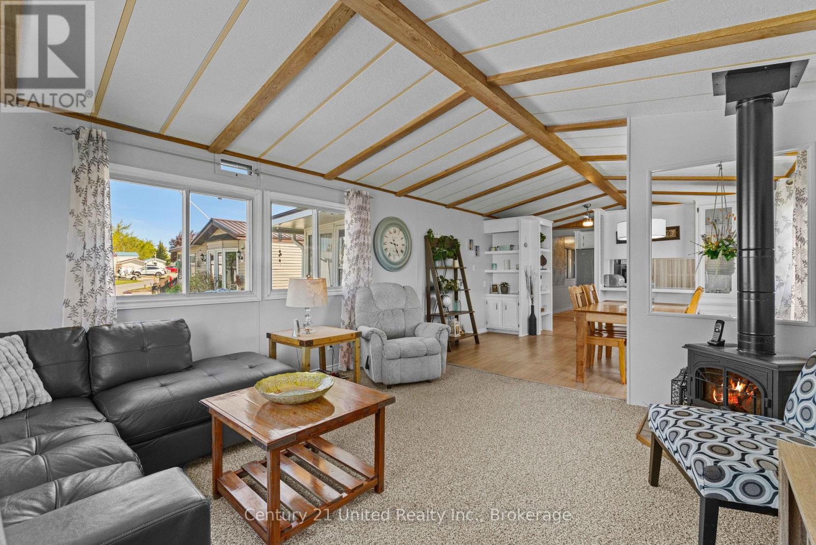 5 HILLCREST DRIVE - 16