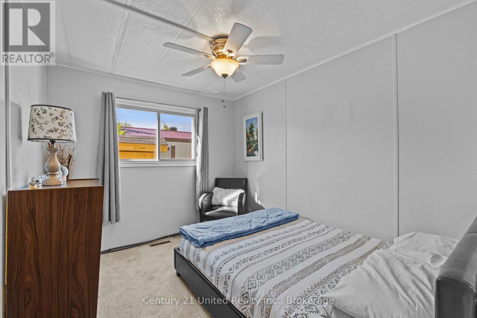 5 HILLCREST DRIVE - 19