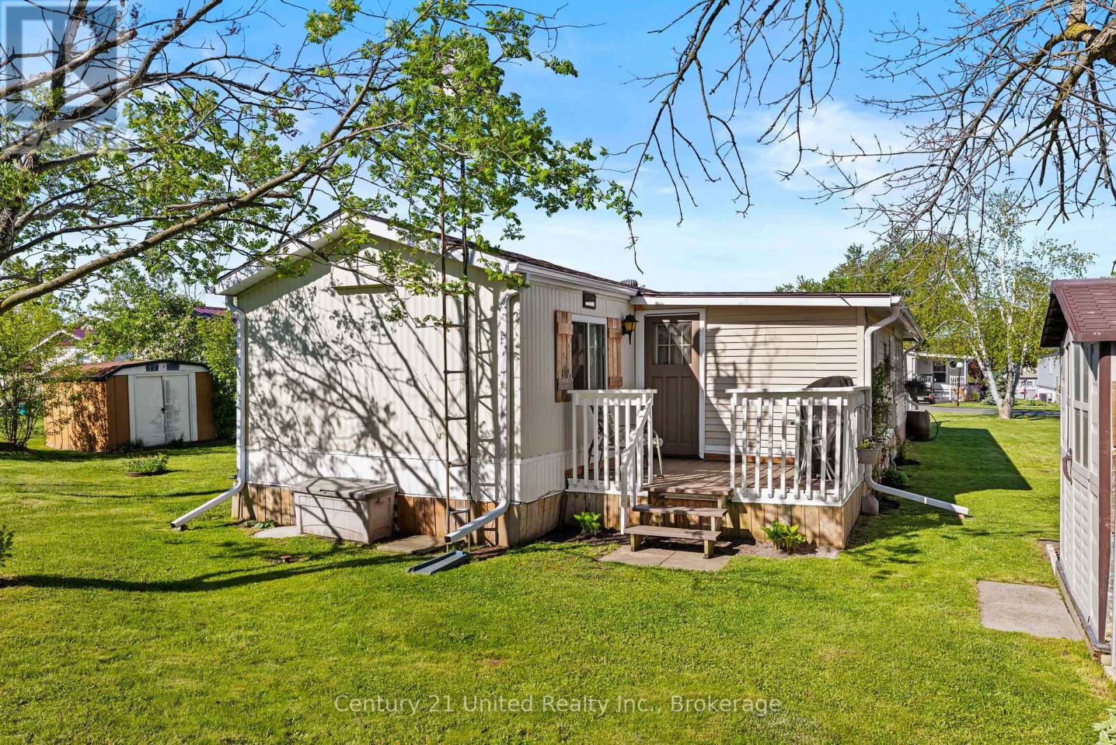 5 HILLCREST DRIVE - 25