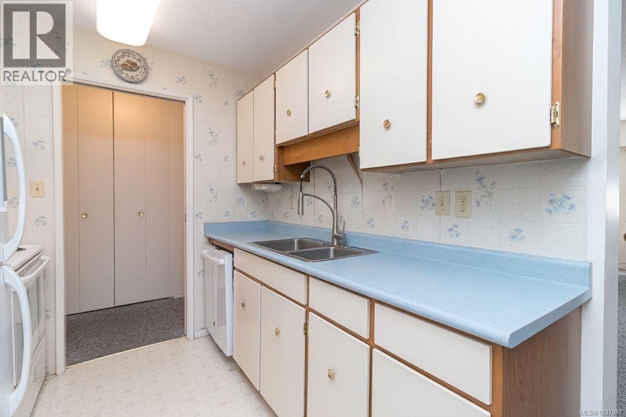 204 710 Lampson Street, Esquimalt