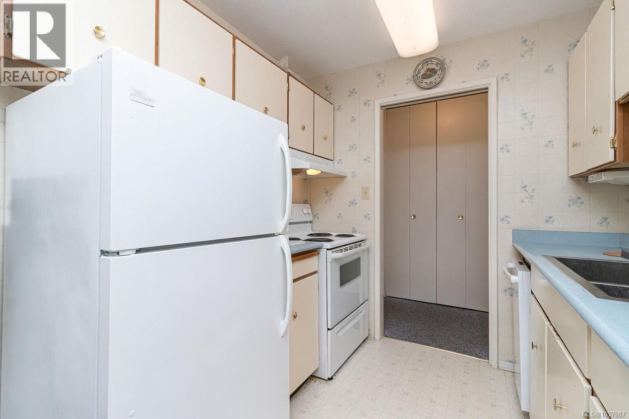 204 710 Lampson Street, Esquimalt