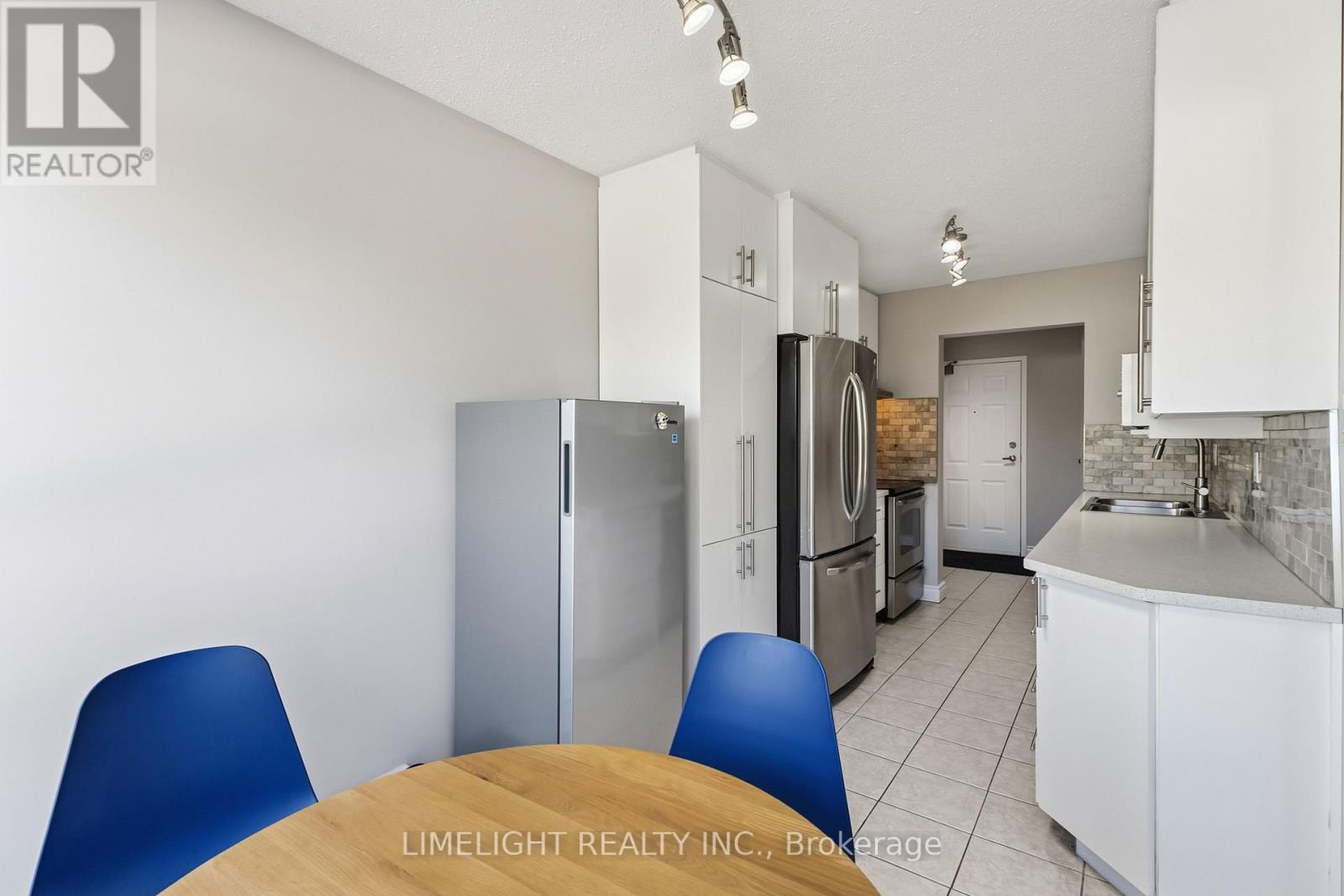 #210 1600 ADELAIDE STREET N - 17