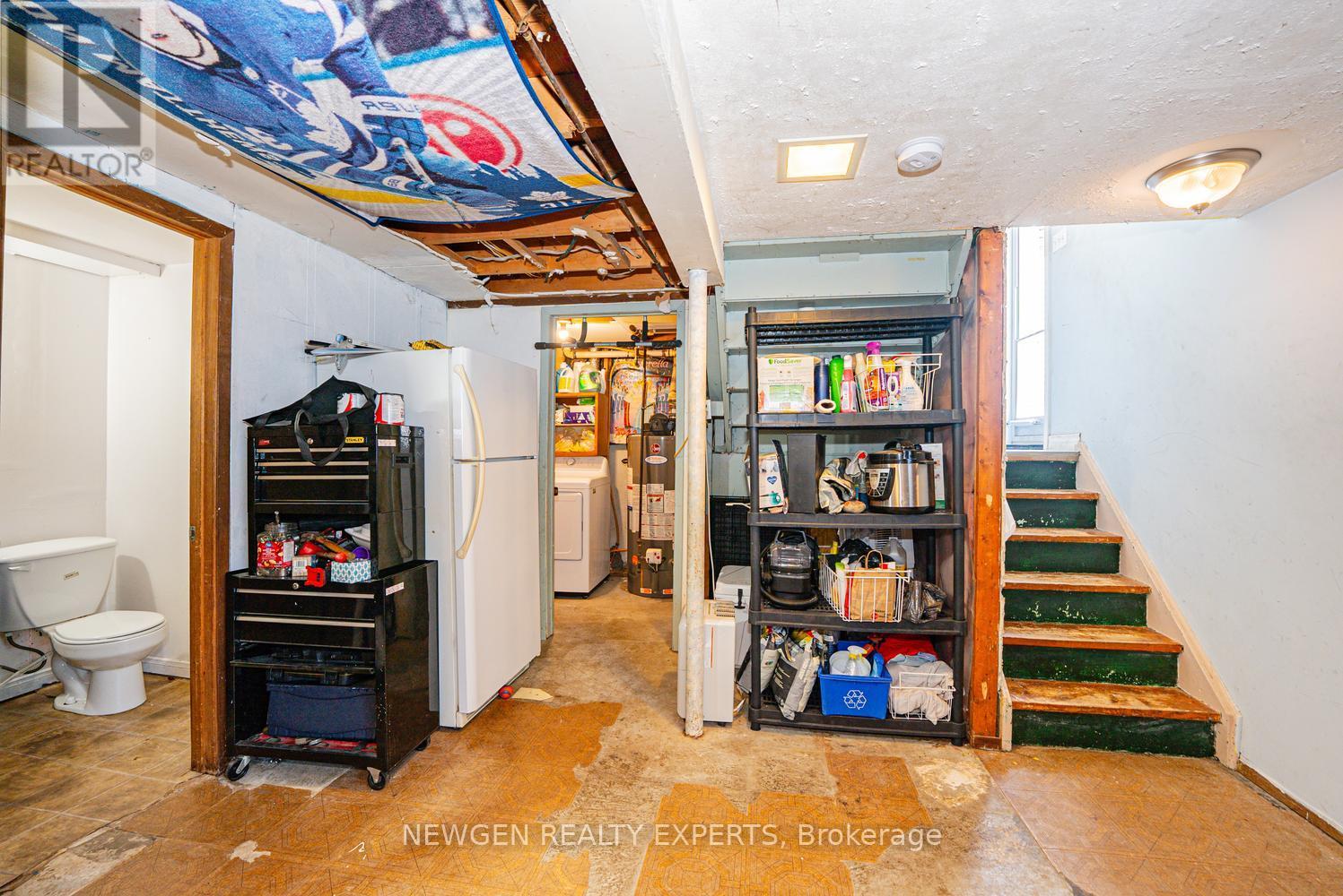 10 HOLLYHEDGE COURT - 34