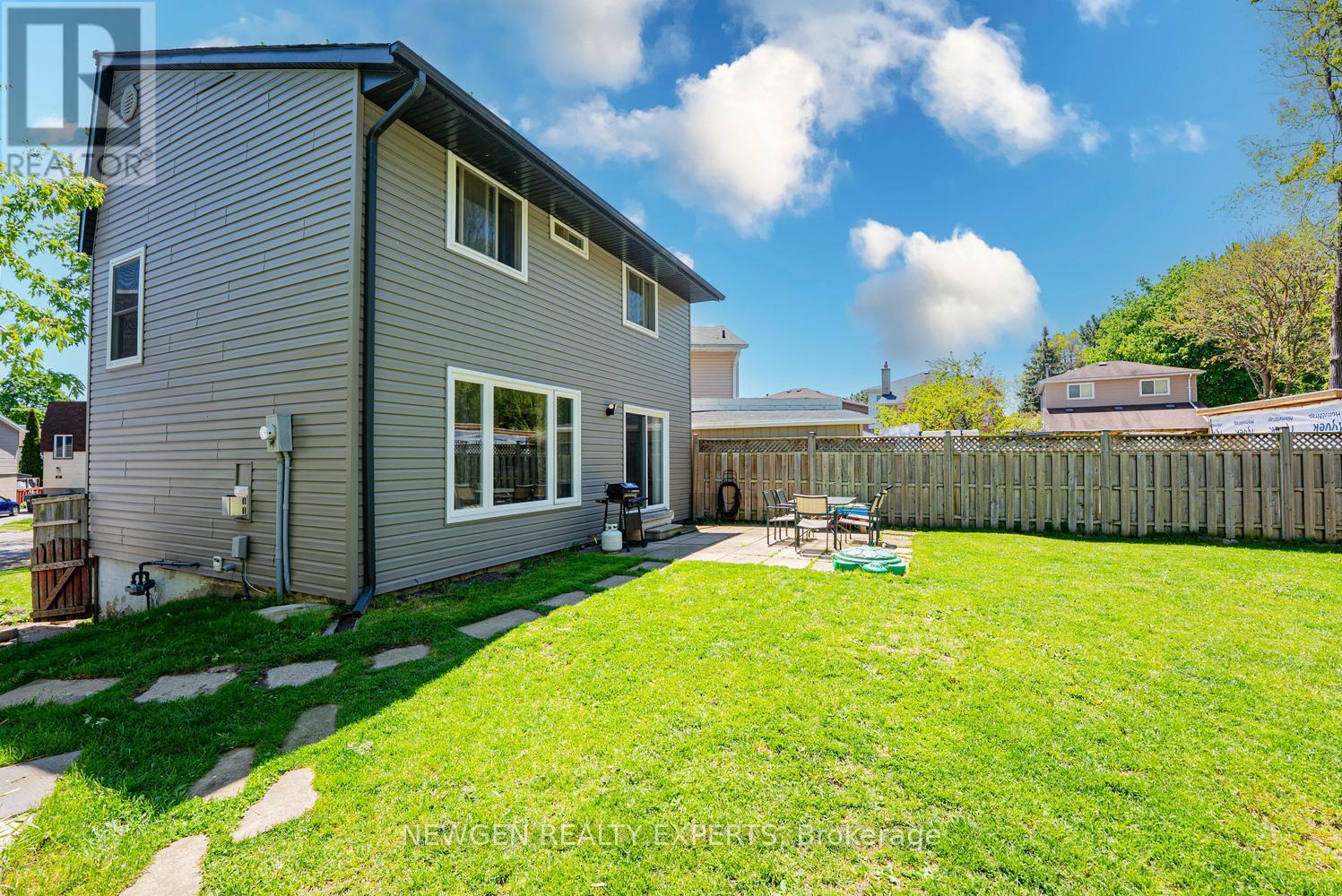 10 HOLLYHEDGE COURT - 38