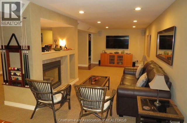8 CHRISTINA PLACE - 28