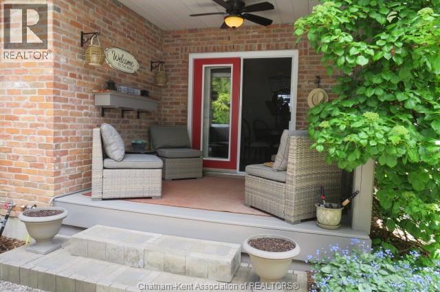 8 CHRISTINA PLACE - 34