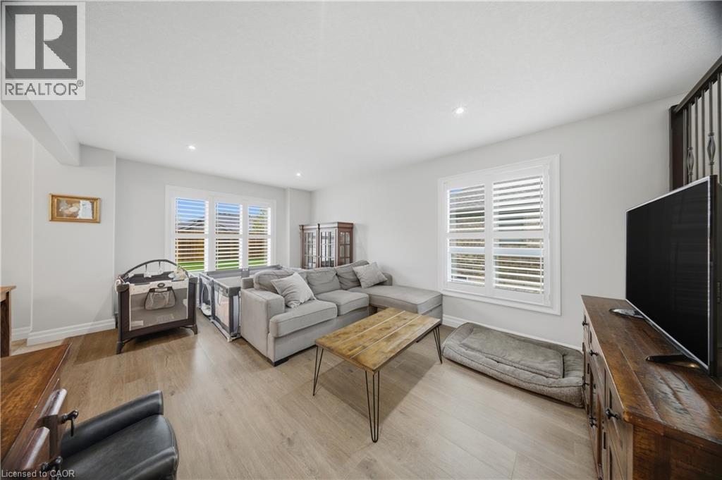 300 HUTTON Street E - 16
