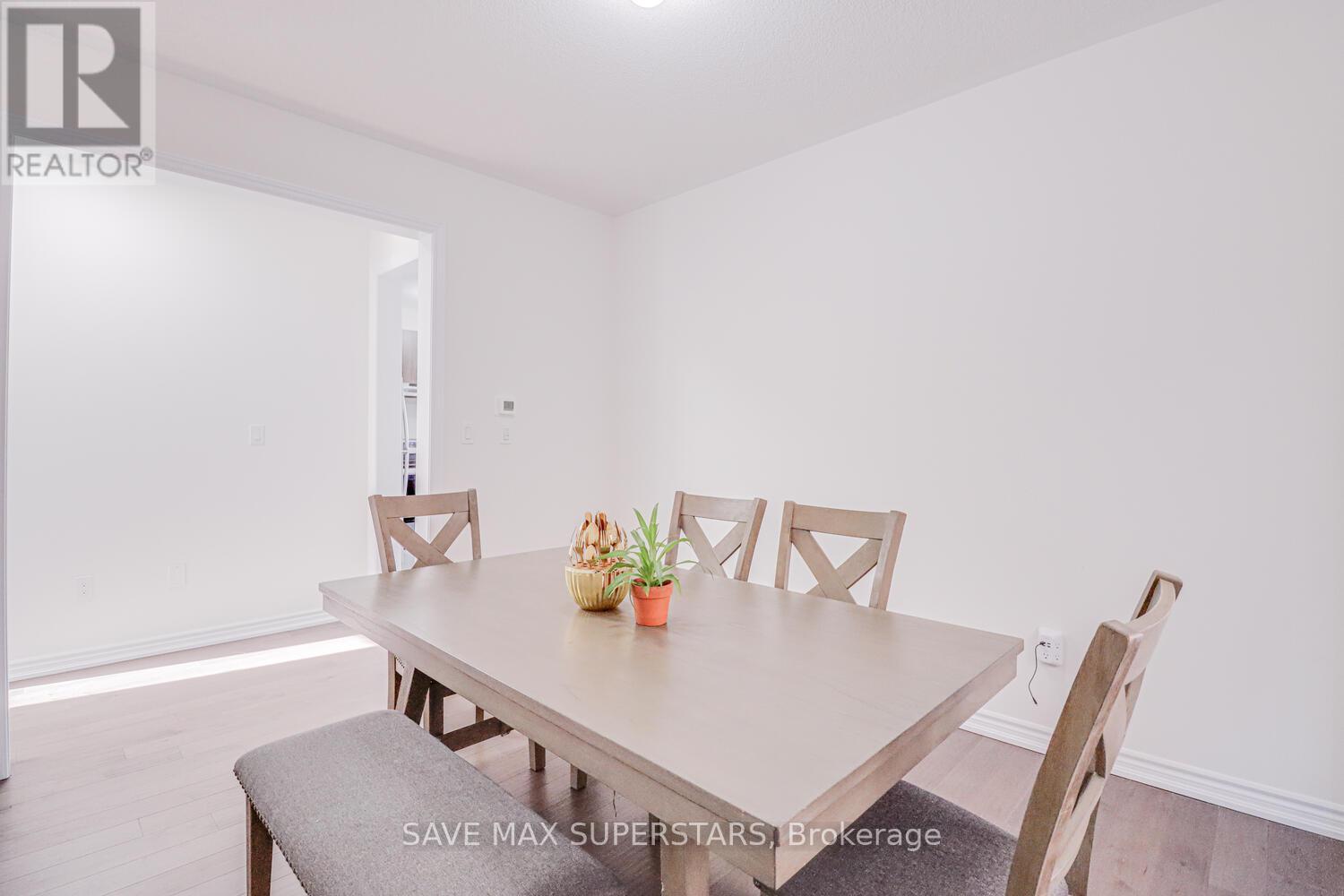1537 HARKER STREET - 11