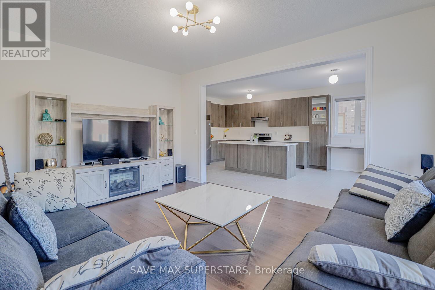 1537 HARKER STREET - 10