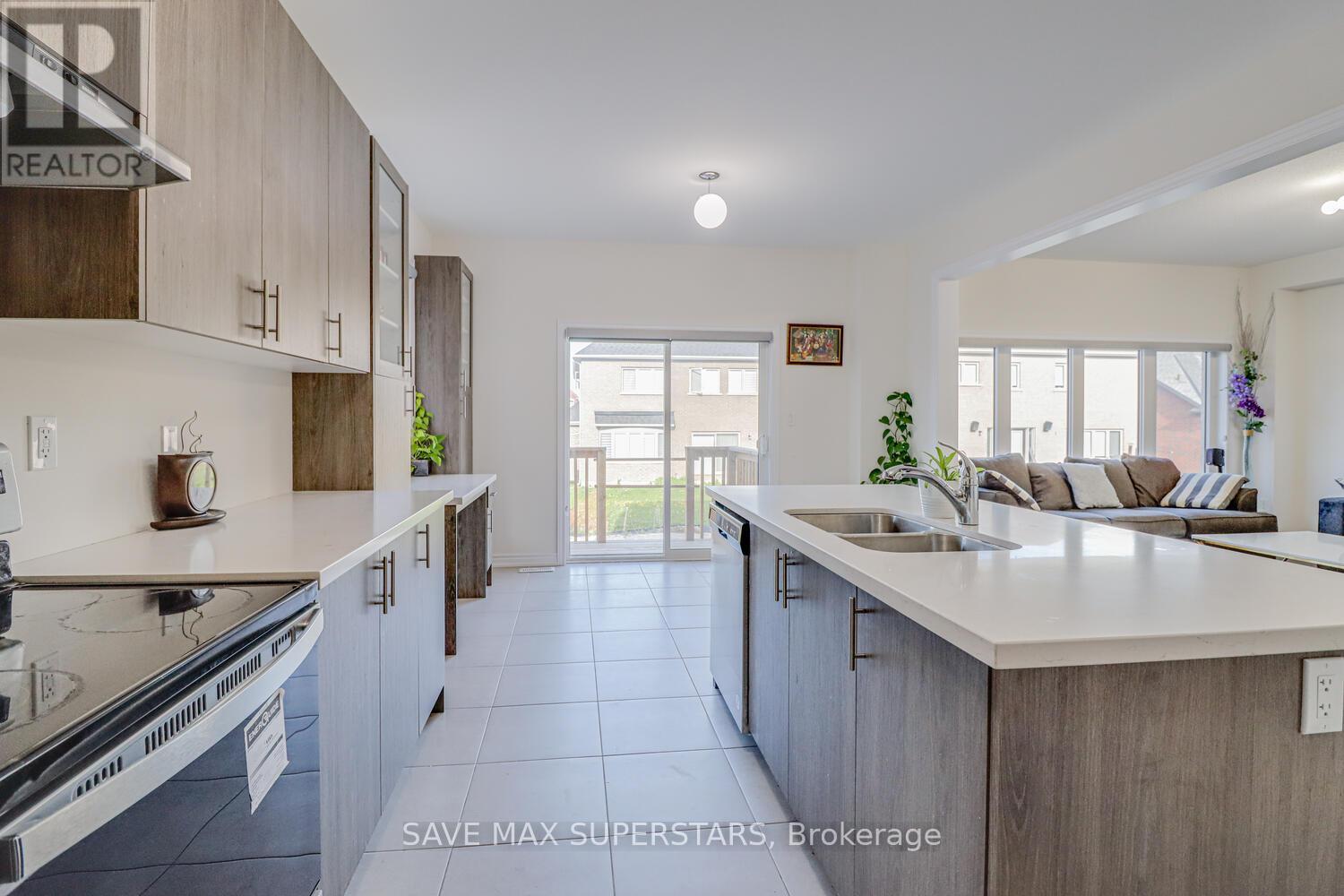 1537 HARKER STREET - 15