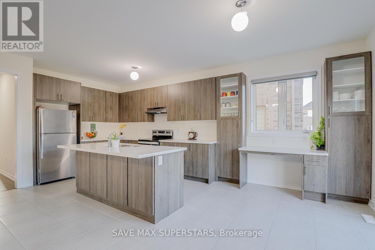 1537 HARKER STREET - 12