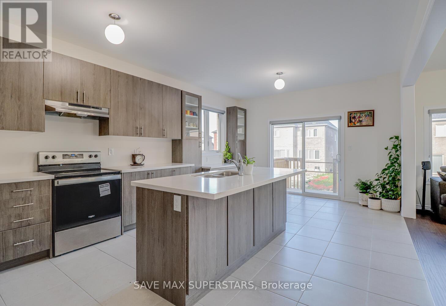 1537 HARKER STREET - 14