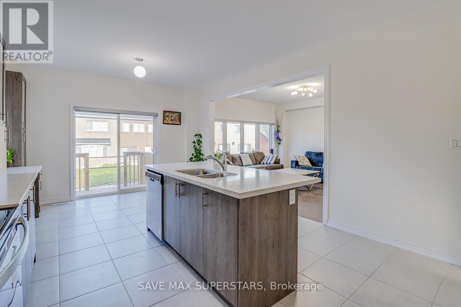 1537 HARKER STREET - 16