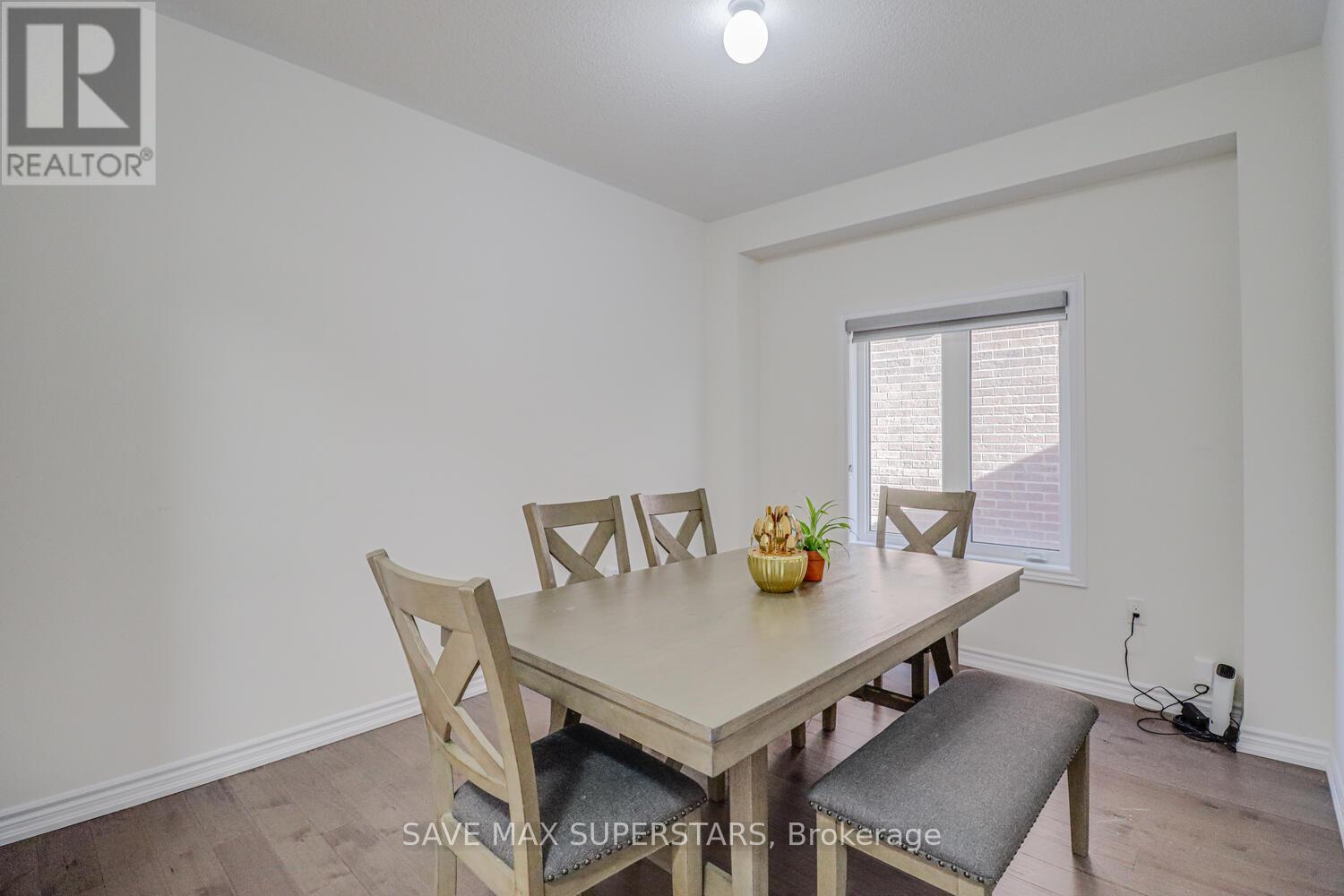 1537 HARKER STREET - 9