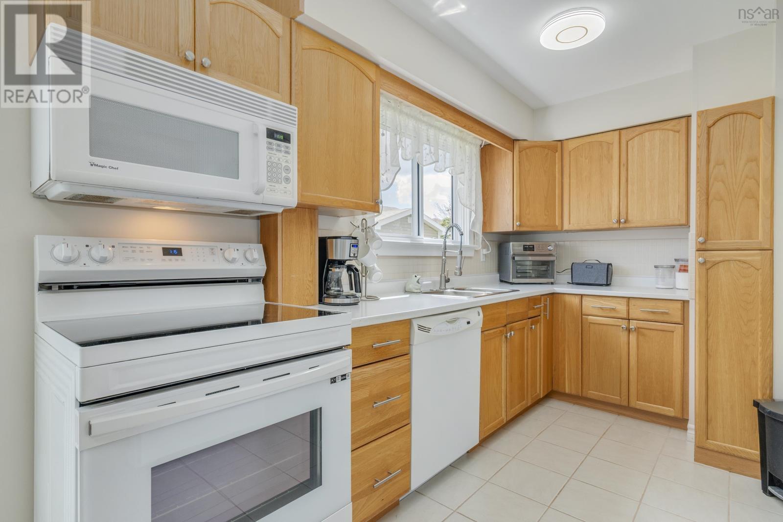 10 Shrewsbury Road - 10
