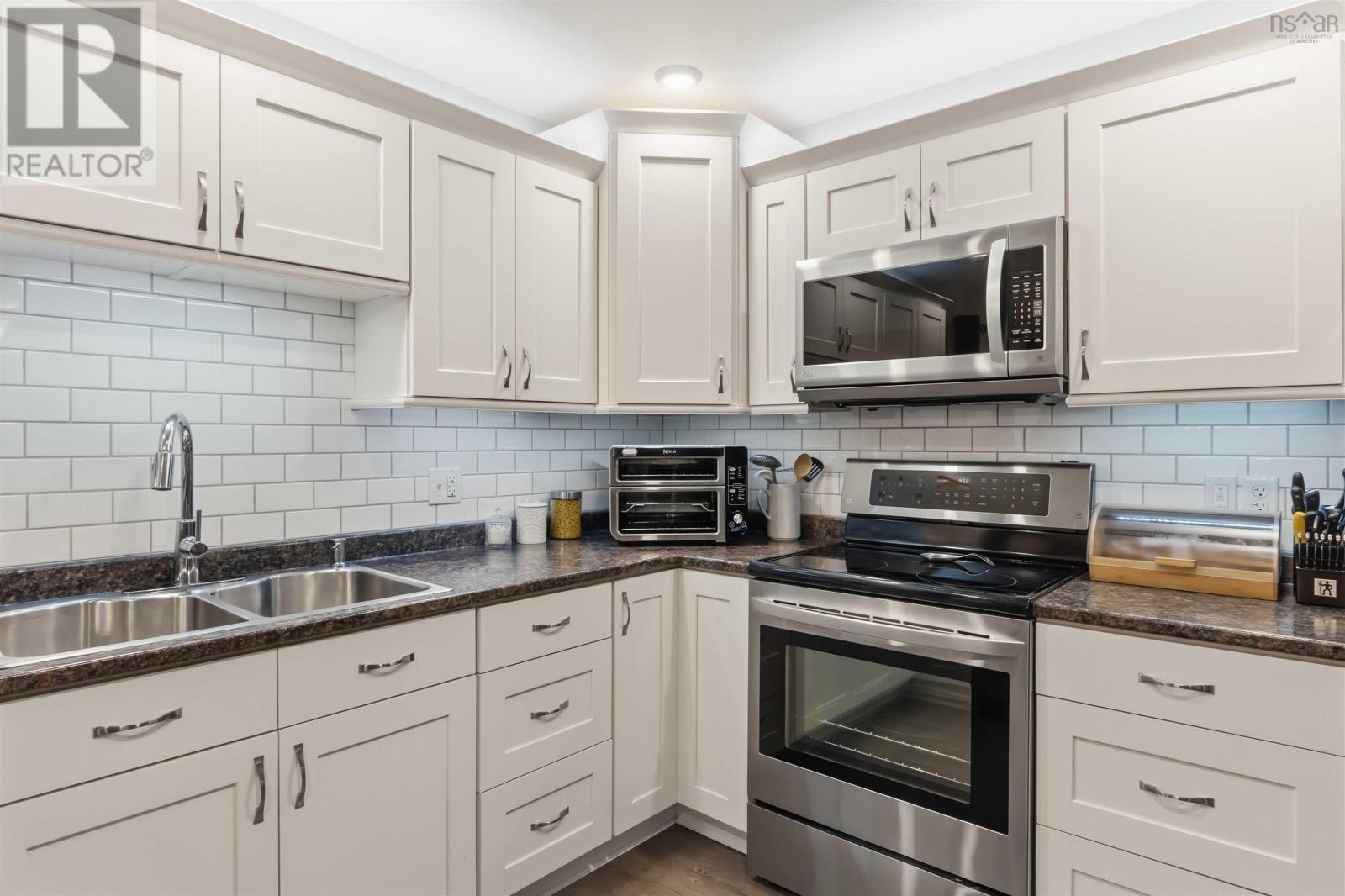 14 Smith Avenue - 13