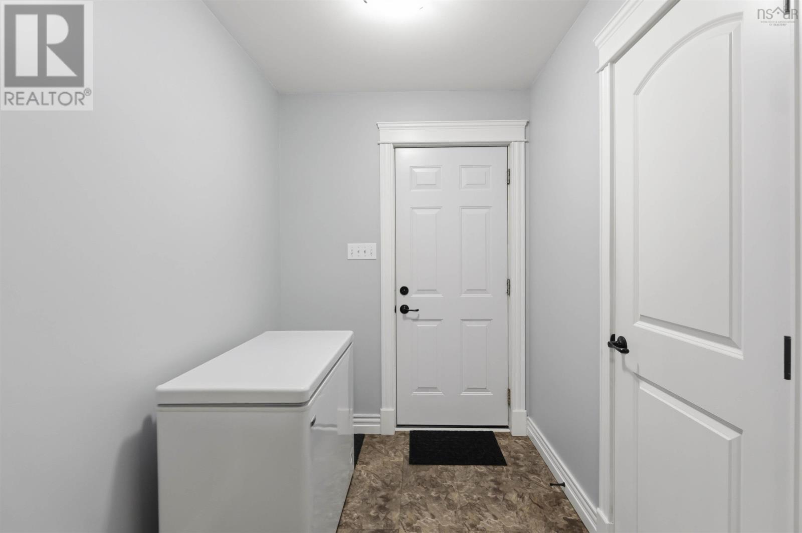 14 Smith Avenue - 25