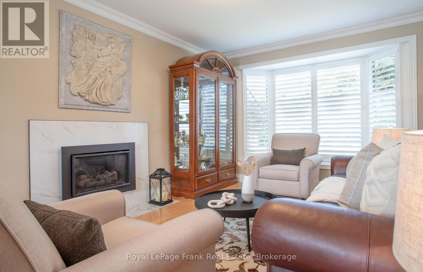 524 CENTRE STREET N - 12