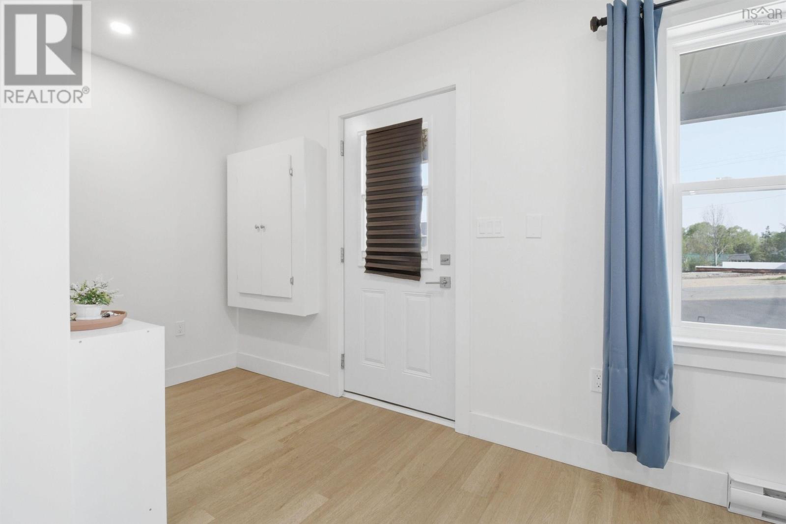 Property 22 of 26 of 76 Burgess Crescent