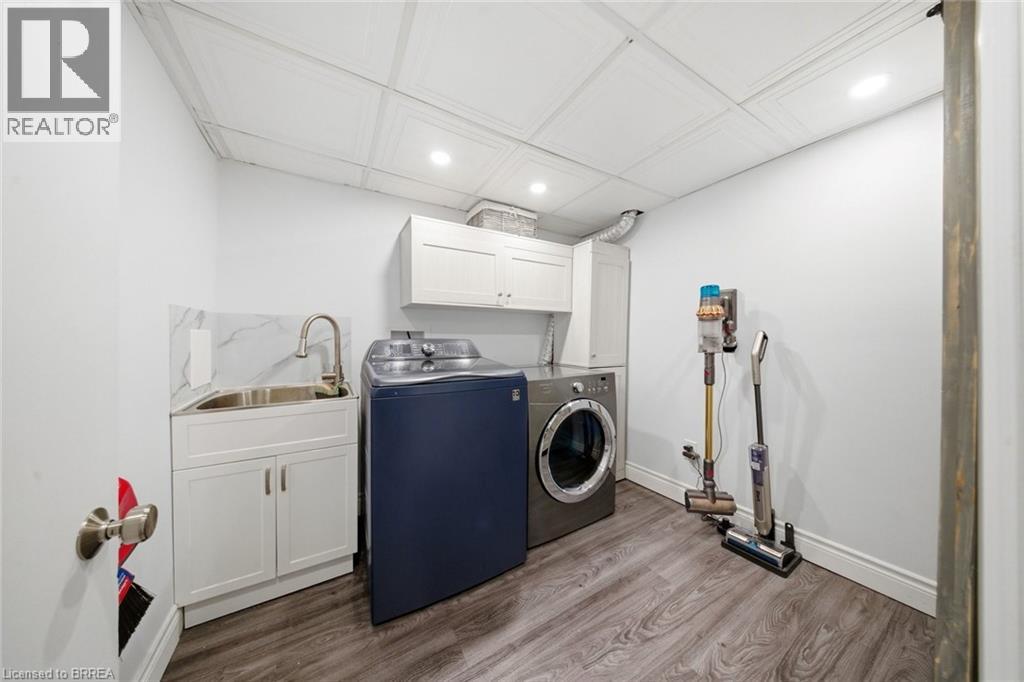 7 BARRY Drive - 22