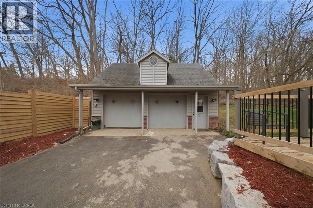 7 BARRY Drive - 24