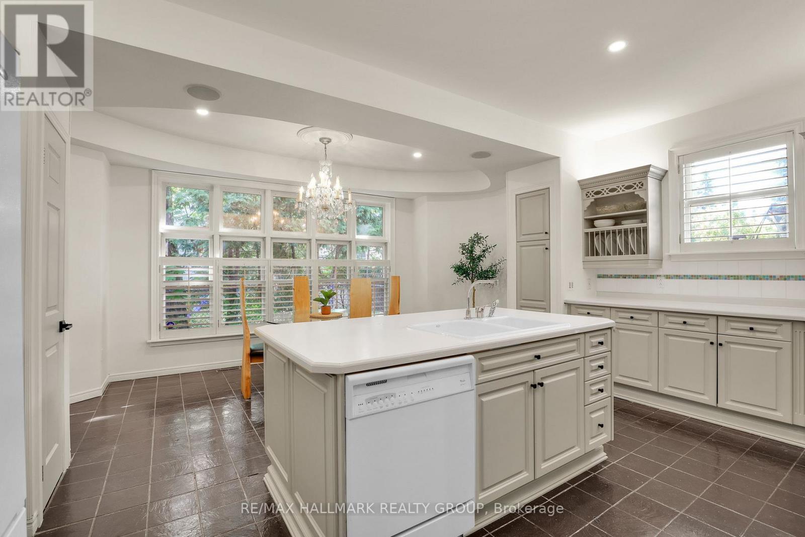 435 WESTMINSTER AVENUE - 14