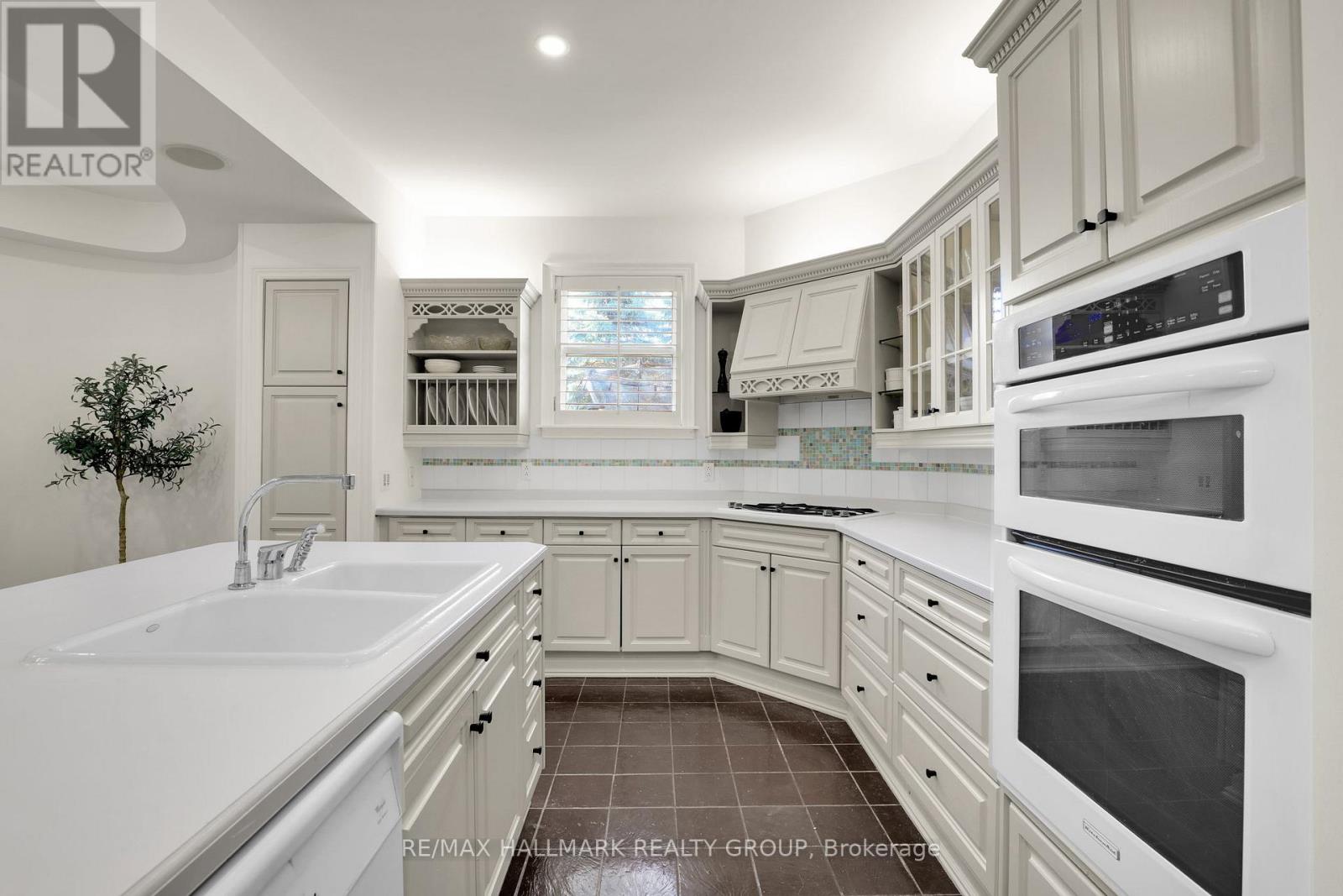 435 WESTMINSTER AVENUE - 16