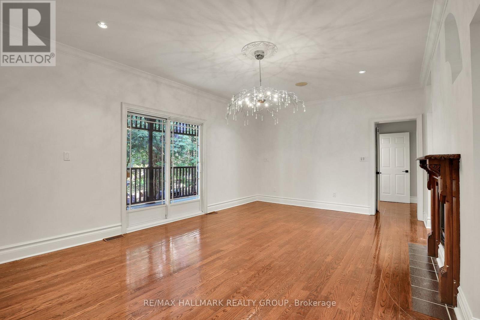 435 WESTMINSTER AVENUE - 21
