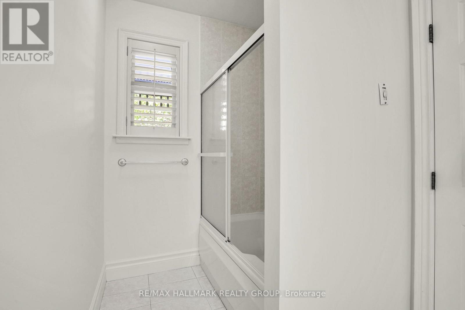 435 WESTMINSTER AVENUE - 34