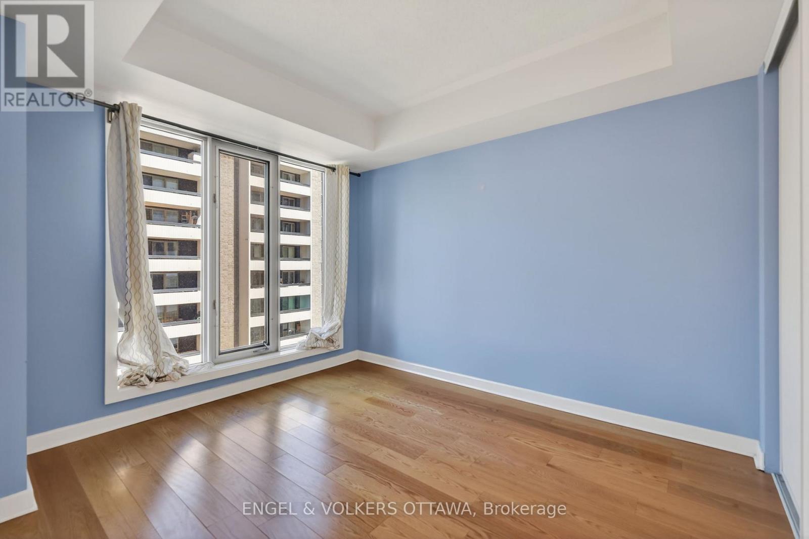 #604 138 SOMERSET STREET W - 19