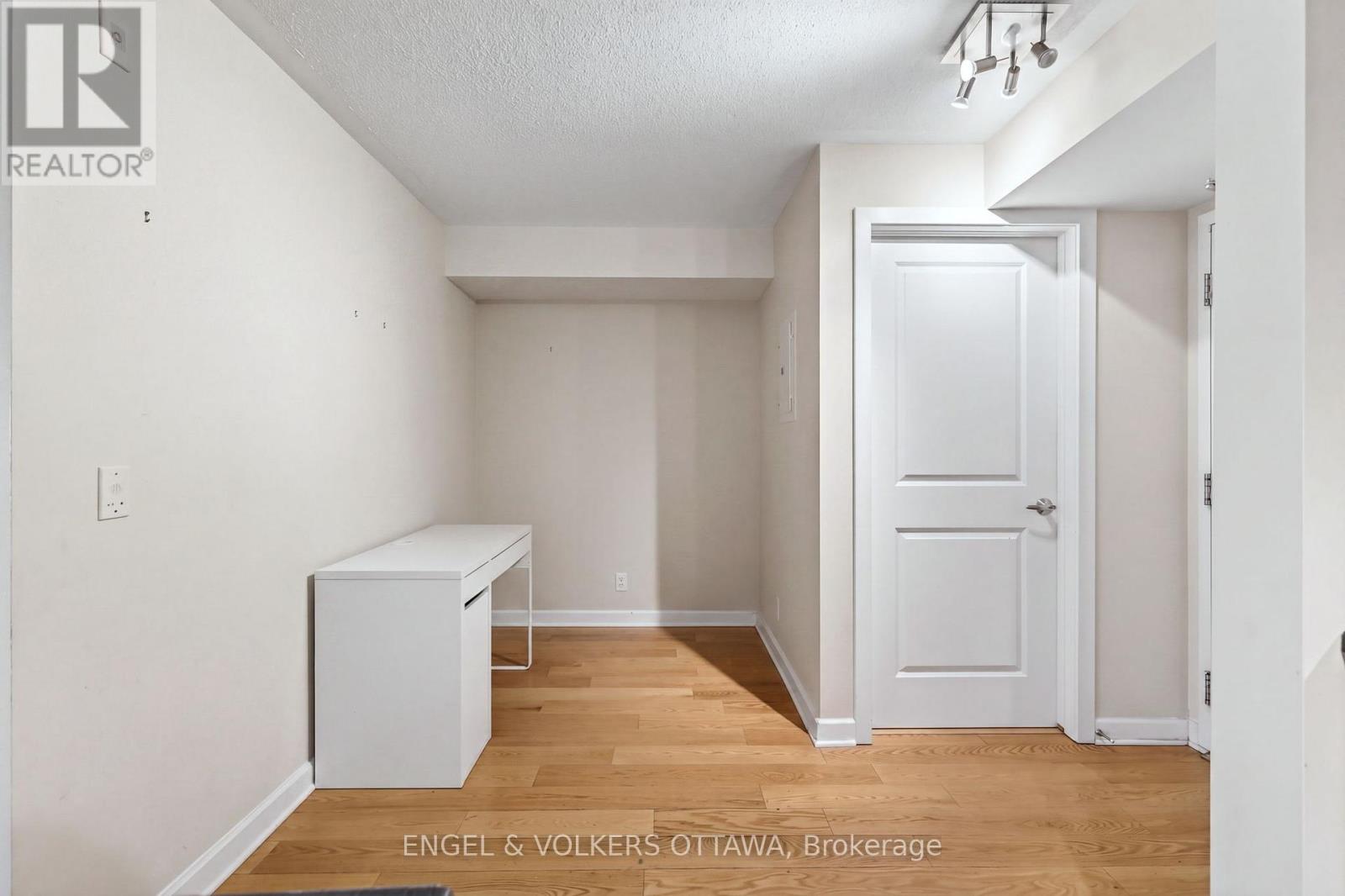 #604 138 SOMERSET STREET W - 3