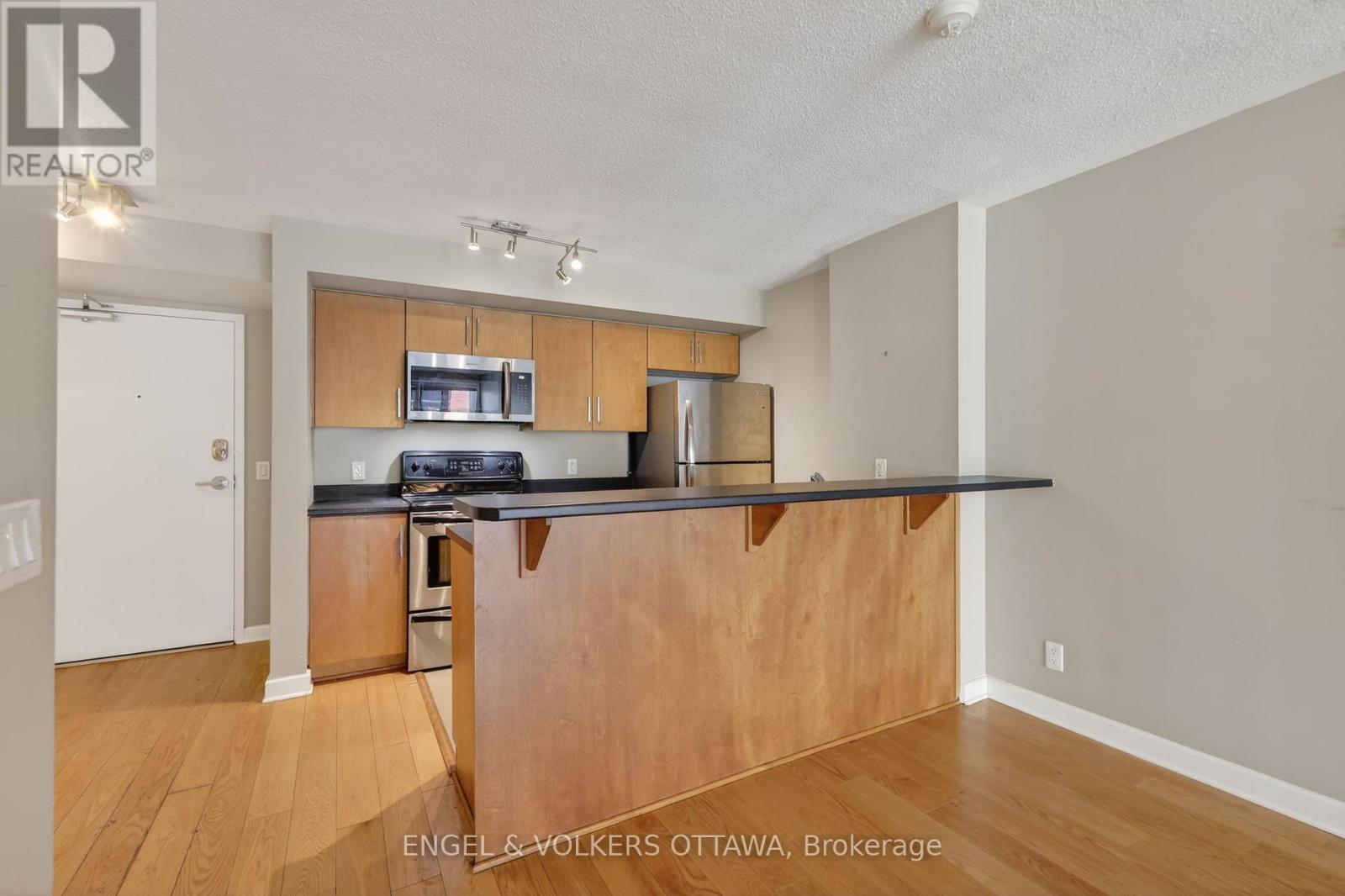 #604 138 SOMERSET STREET W - 6