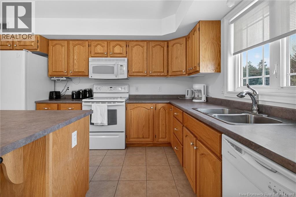 23 Dr. Lionel Maillet Street - 12