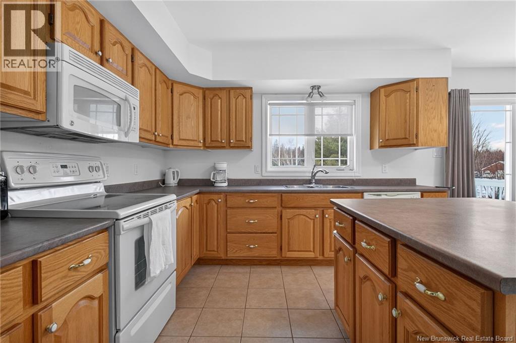 23 Dr. Lionel Maillet Street - 13