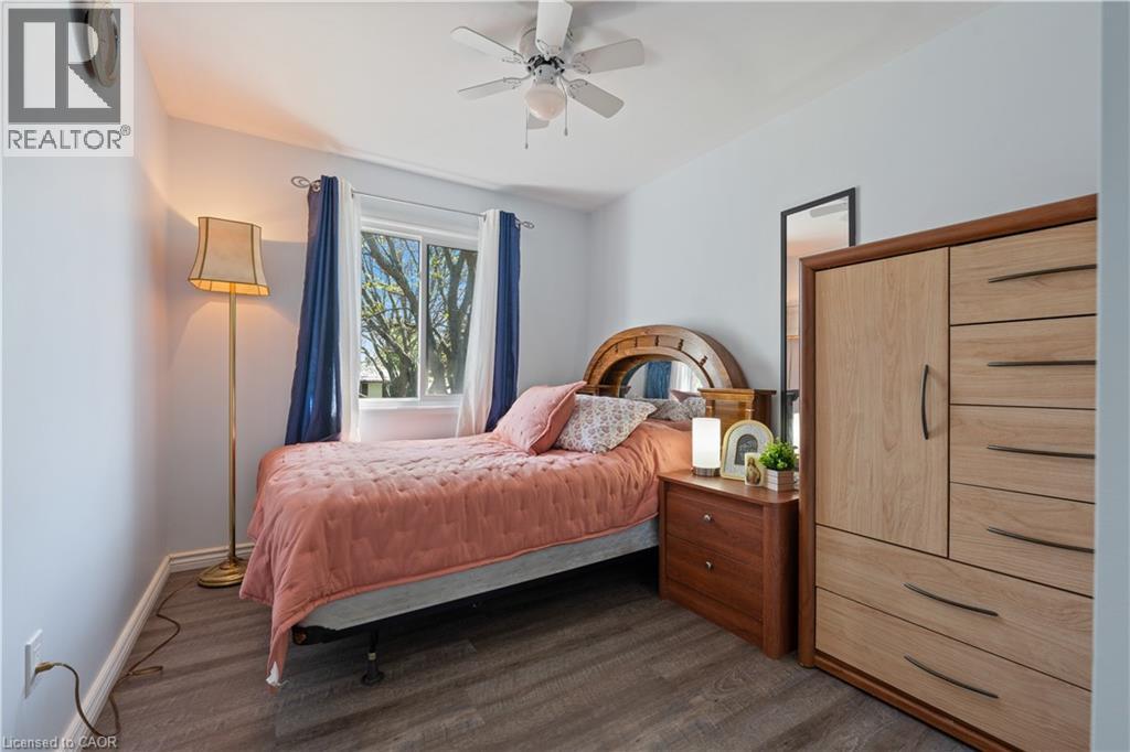 4 BRANT Street - 17